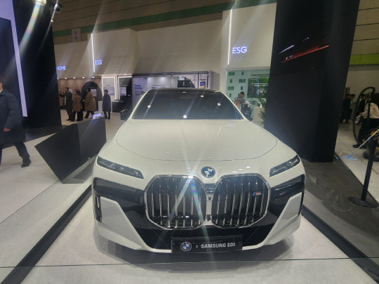 삼성SDI의 배터리가 탑재된 BMW의 i7.